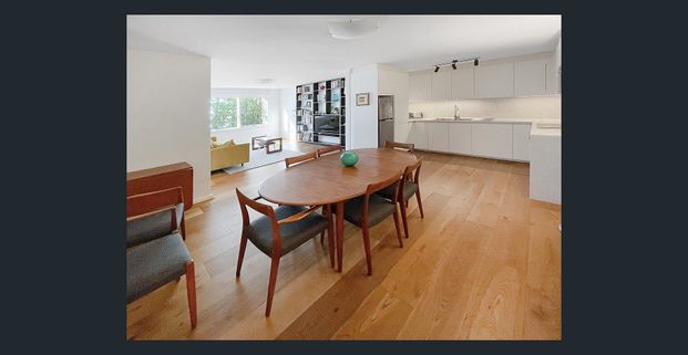 Inner-city seclusion, Merri Creek views - Photo 1