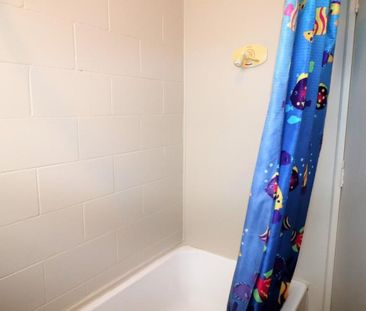 Immaculately presented 2 bedroom unit! - Photo 5