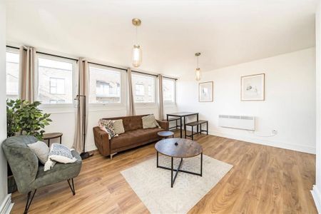 3 bedroom flat to rent - Photo 3