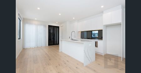 Prime location with lots to offer - Photo 3