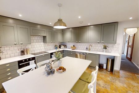 7 Bed Terraced House, Small Lane, BS16 - Photo 2