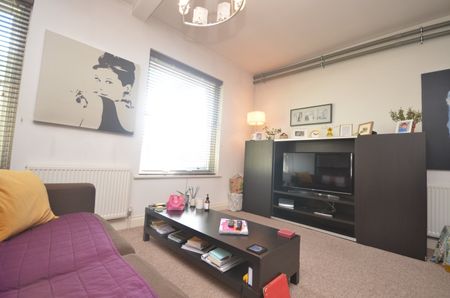 Flat to rent - London Road, Bromley, BR1 - Photo 5