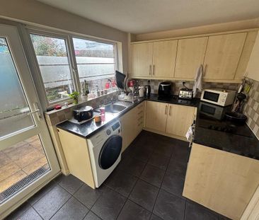 2 bedroom end of terrace house to rent - Photo 5