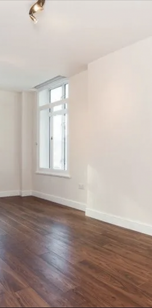 One Bed Apt, Warren Court, Euston Road, NW1 - Photo 1