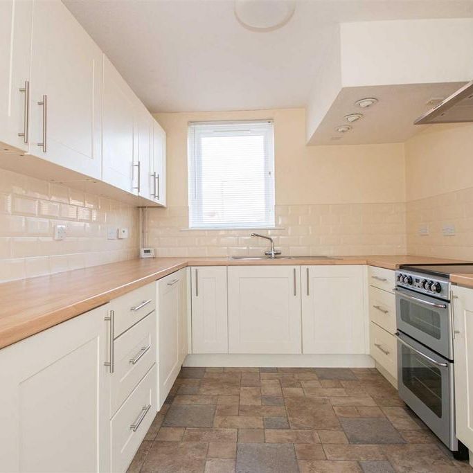 3 bedroom semi-detached house to rent - Photo 1