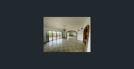 Grand 3 Bedroom + Study Home in Quiet Street - Photo 5