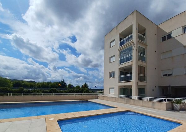 LONG TERM RENTAL. 3 bedroom penthouse apartment for rent with large own large terrace