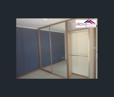 Charming 3-Bedroom Home in City-Fringe Renown Park - Photo 4