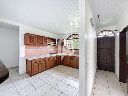 Location Maison 5 pièces 113m² CAYENNE 97300 - Photo 2