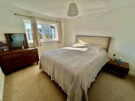 3 bedroom Semi-detached house to rent - Photo 4