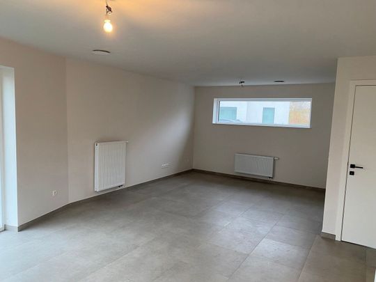 NIEUWBOUW 4-gevel woning, ideaal gelegen in een rustige straat. - Photo 1