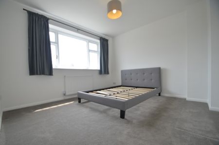 3 bedroom Semi-detached house to rent - Photo 4