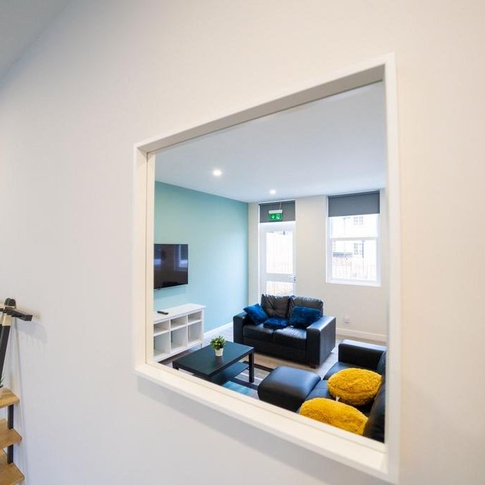 4 bedroom flat to rent - Photo 1