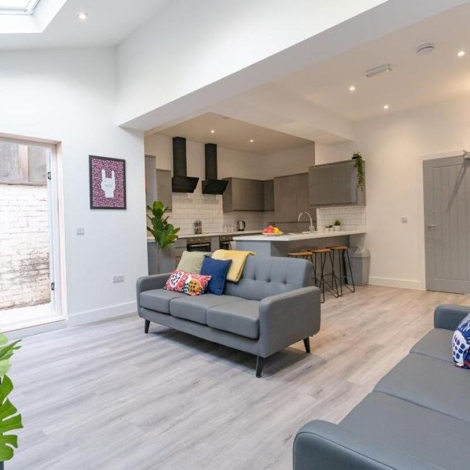 8 bedroom terraced house to rent - Photo 1