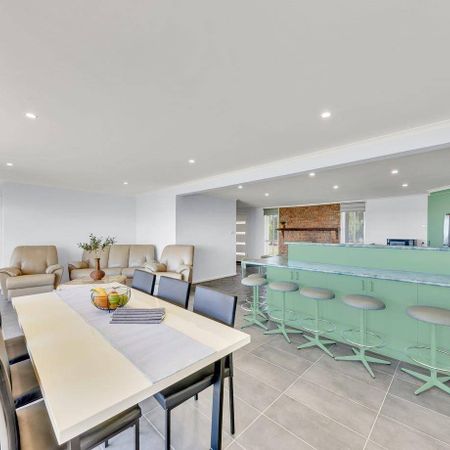 4 Bedroom Lakefront Home - Photo 3