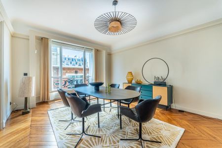 Location Appartement 4 pièces 150m² PARIS 3ème - Photo 2