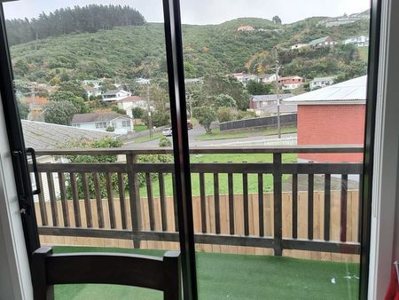 Modern 3-Bedroom Fully Furnished Home – Available - Photo 3