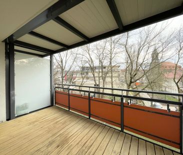 Mitten im Stadtzentrum: Balkon mit Blick ins Grüne + Dusche + Aufzug! - Photo 1