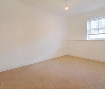 1 Bedroom Flat / Apartment to let - Photo 2