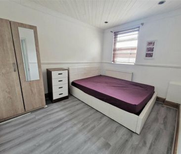 Room in a Shared House, Elmstead Road, IG3 - Photo 4