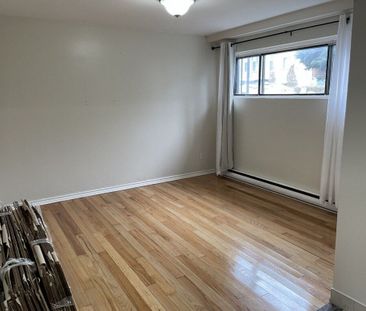 Demi-sous-sol 3½ Dans Une 4plex - Photo 1