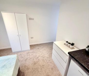 5 bedroom house of multiple occupation to rent - Photo 1