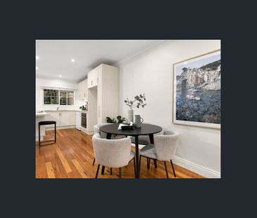 Light-filled living on a stylish single level - Photo 2