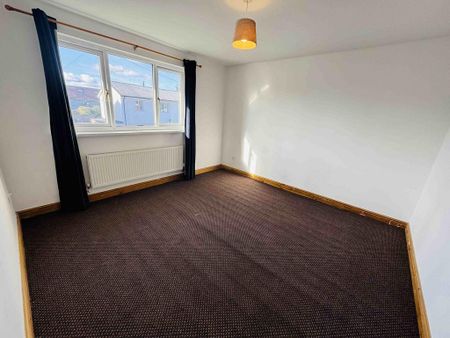 3 bedroom end of terrace house to rent - Photo 3