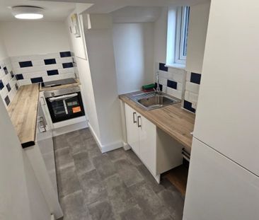 2 bed Terraced - To Let - Photo 4