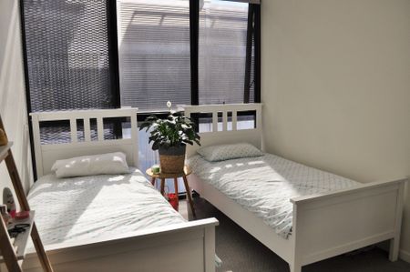 South Melbourne Living At It's Finest! - Photo 2