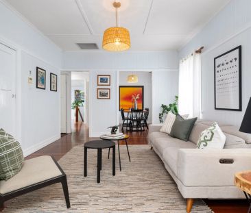 Beautifully Presented Family Home in Holland Park - Photo 1