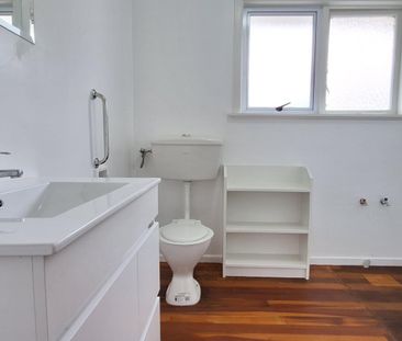 Renovated 2-Bedroom Waterview Unit – Move-In Ready! - Photo 6
