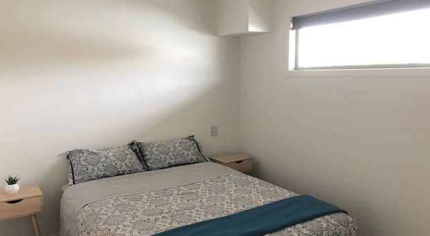 Modern apartment with plenty of goodies close by - Photo 1