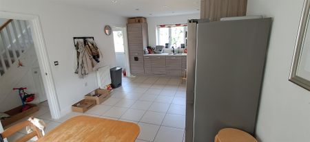 4 bed detached house to rent in Wright Close, Bushey, WD23 - Photo 5