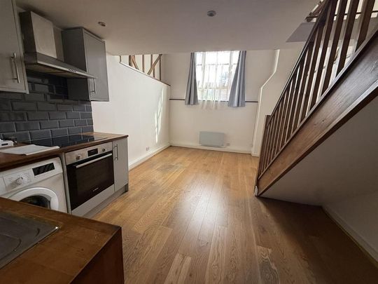 Studio to rent - Photo 1