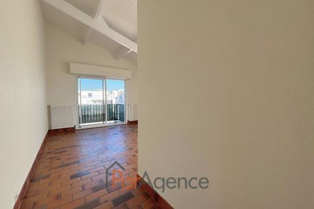 200 M DU MARCHE CENTRAL APPARTEMENT 2PP AVEC GARAGE - Photo 4