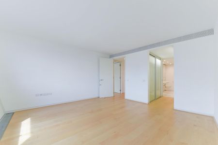 A bright two bedroom apartment in Albion Riverside SW11, to let through Knight Frank Battersea and Riverside. - Photo 3