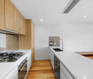 Stylish Townhouse Living in the Heart of Moonee Ponds - Photo 4
