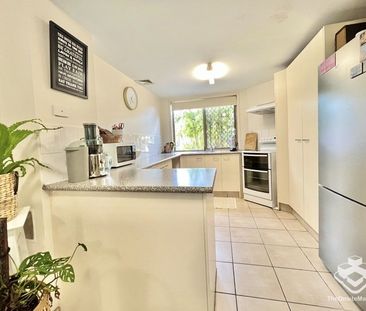 Spacious 3 Bedrooms Townhouse in a great location - Photo 6