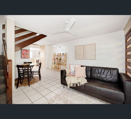 2/28 Rose Street, North Ward, Qld 4810 - Photo 2