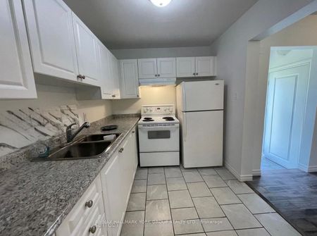 For Lease - 165 Anne Street Unit# Main Rear, Barrie, Ontario - Photo 3