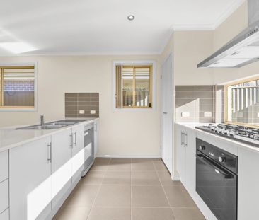 NEAT & TIDY THREE BEDROOM HOME IN GREAT LOCATION! - Photo 5