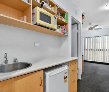 Furnished Studio in Prime City Location - Photo 3