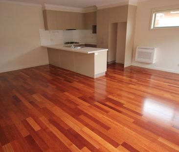 3 Bedroom Townhouse In Convenient Belmont Location - Photo 6