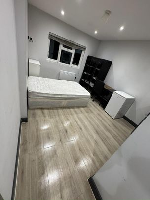 Studio Flat, Upper Clapton Road, E5 - Photo 1