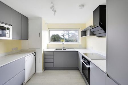 2 Bed Flat - Photo 5