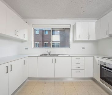 LARGE TWO BEDROOM APARTMENT - Photo 1