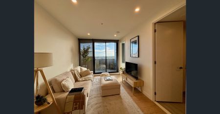 Modern One-Bedroom Apartment with Stunning Bay & City Views - Photo 3