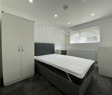 6 bedroom detached house to rent - Photo 3
