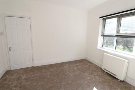 2 bedroom maisonette to rent - Photo 2